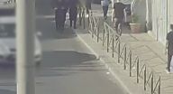 اعتقال مشتبه به ألقى كوب قهوة على مارة في القدس الشرقية بدافع عنصري اعتقال مشتبه به ألقى كوب قهوة على مارة في القدس الشرقية بدافع عنصري