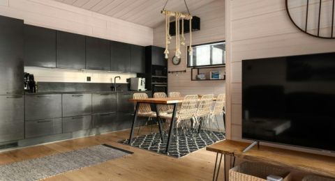 دليلك لترتيب الأثاث الصناعي في المساحات المنزلية المفتوحة