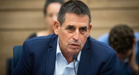 في ظل تصاعد الأزمة بين الحكومة والجهاز القضائي، يوآف سجلوفيتس يهاجم: 