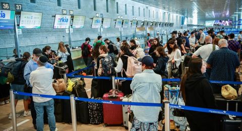 إضراب في مطار بن غوريون بسبب الأجور: تأخير كبير في تسليم الحقائب