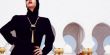 ريهانا محجبة أمام مسجد في أبوظبي