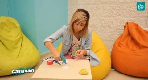 كرفان - حلّها بمعرفتك - تزيين الحيطان بالورد الملون من الورق