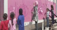 أطفال المخيمات السورية يعبرون بالرسم عن معاناتهم أطفال المخيمات السورية يعبرون بالرسم عن معاناتهم
