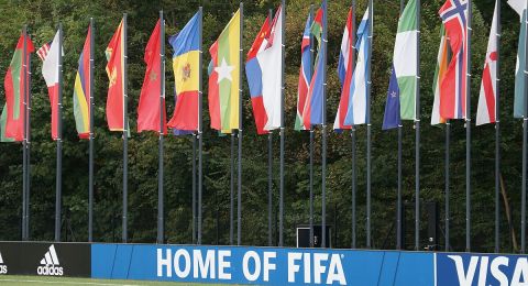 الأمم المتحدة تضغط على الفيفا واليويفا: 
