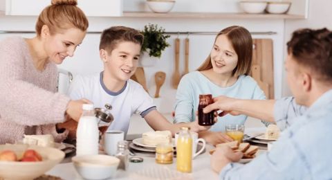 دراسة طويلة المدى تكشف مخاطر تأجيل الإفطار على الصحة العامة