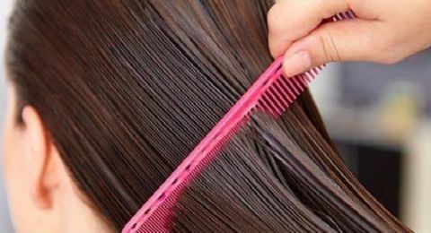 كيف تختارين الزيت المناسب لتطويل شعرك؟