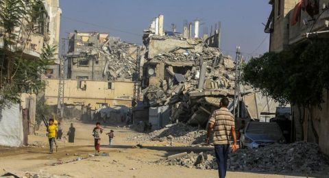 تقدم آليات عسكرية إسرائيلية نحو معسكر جباليا وسط إطلاق نار وقصف مدفعي