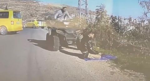 شاهد: مستوطن مسلح دهس فلسطينيًا كان يصلّي قرب طريق في قرية قرب رام الله