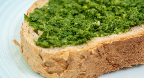 خبز السبانخ الأخضر