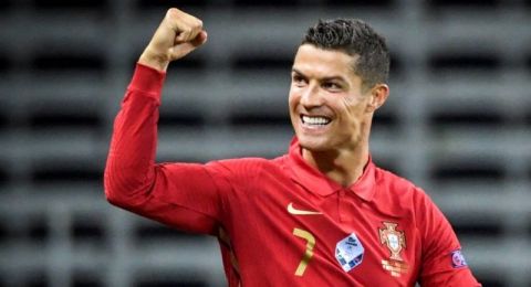 آخر تطورات إجراءات تجديد عقد رونالدو مع النصر