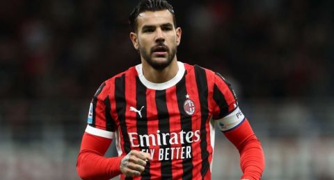 رغم وجود 3 بدائل.. لماذا يتمسك الهلال بضم ثيو هيرنانديز؟