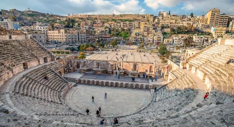 رحلة عبر الزمن: 10 مسارح من العصور اليونانية والرومانية