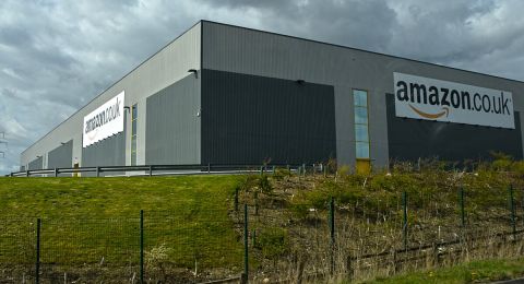 أمازون توقف شحن الطرود إلى إسرائيل بشكل كامل بسبب إلغاء الرحلات الجوية