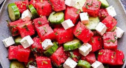 سلطة البطيخ والفراولة