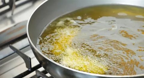 تتلف أنسجة الدماغ.. ابتعدوا عن الزيوت المعاد تسخينها