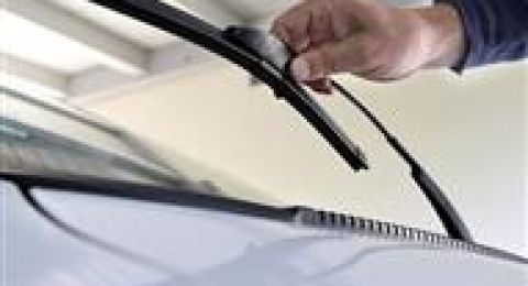 متى ينبغي تغيير مساحات الزجاج؟