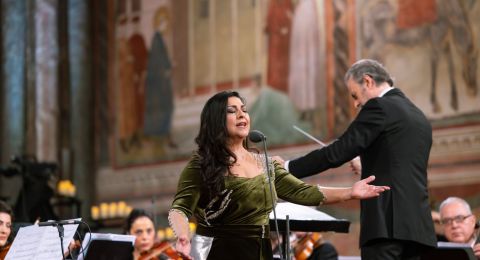 أمل مرقس في كونسيرت الميلاد الرسمي في إيطاليا بمرافقة الأوركسترا الوطنية