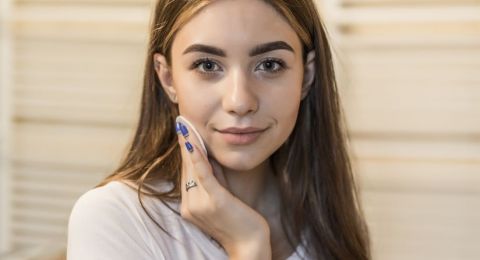 ما هي خطوات العناية ببشرة المراهقات؟ إليكِ جدولاً كاملاً بالروتين المناسب