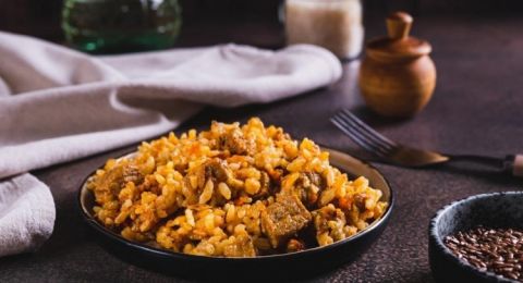 الأرز الشرقي الحار مع اللحم المفروم