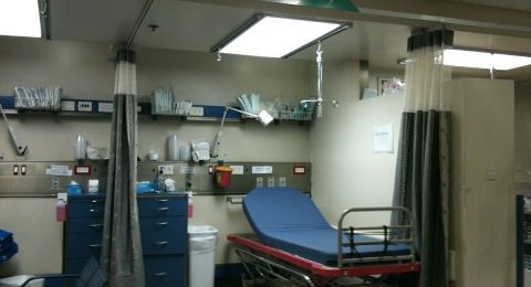 دراسة: الأطباء المتدربون في إسرائيل يواجهون مخاطر صحية بسبب ضغوط العمل