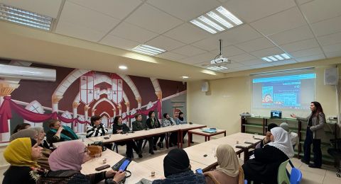 عشرات الندوات الإرشادية في البلدات العربية حول موضوع الأمان عبر الواتساب وتيك توك للمسنين