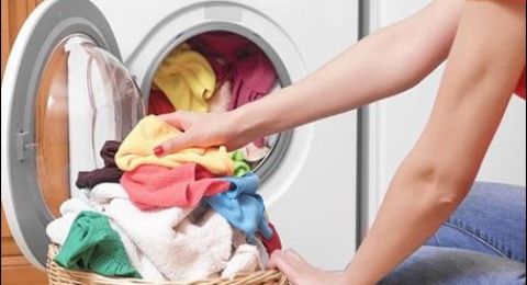 هل يجب غسل الملابس والفرش بعد الجنابة ؟ .. أمين الفتوى يجيب