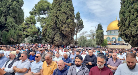 75 ألفًا يؤدُّون صلاةَ الجمعة الأخيرة في المسجد الأقصى 75 ألفًا يؤدُّون صلاةَ الجمعة الأخيرة في المسجد الأقصى
