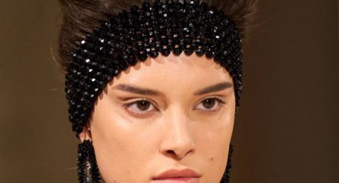 أكثر صيحات المكياج رواجاً في ربيع وصيف 2025 بحسب عروض الأزياء العالمية