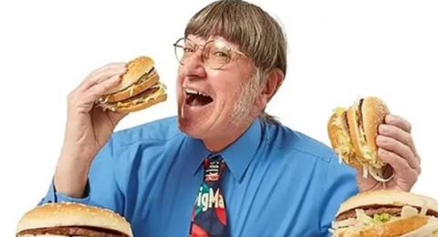 لم تظهر عليه مشاكل صحية خطيرة... سبعيني يتناول 35 ألف وجبة ماكدونالدز!