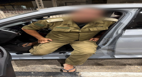 اعتقال مشتبه بارتداء زي عسكري أثناء نقله مقيمين بدون تصاريح إلى القدس