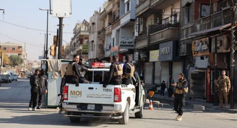 توتر في حمص بعد جريمة قتل طائفية.. وتعزيزات أمنية وحظر تجول لاحتواء العنف