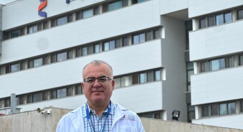 نجاح عملية نادرة لإنقاذ كلية مريض أثناء إصلاح الشريان الأورطي في مركز زيڤ الطبي