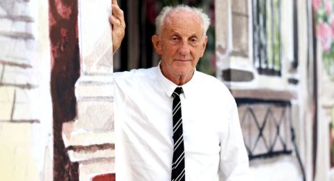 رحيل مصمم الأزياء بول كوستيلو عن عمر 80 عاماً