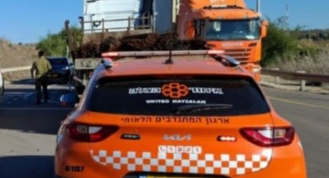 إصابة خطيرة لفتاة (22 عامًا) في حادث بين شاحنة ومركبة