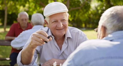 حقيقة العلاقة بين طقطقة الأصابع والتهاب المفاصل