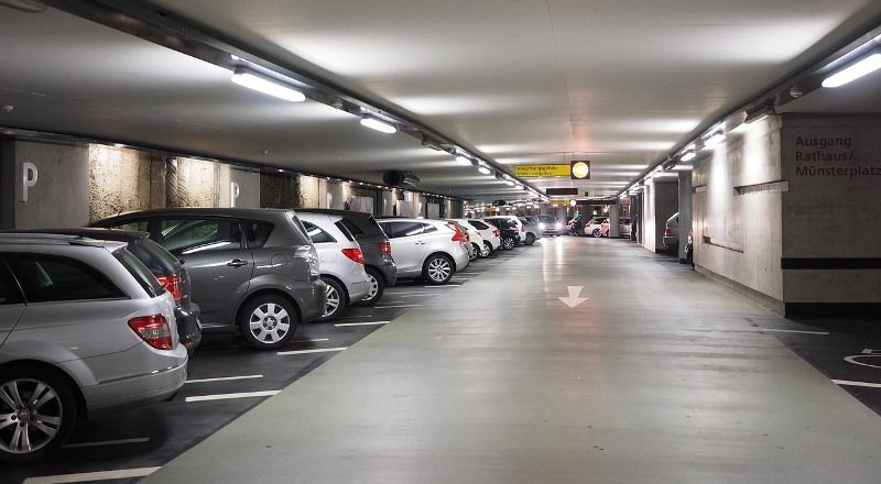 انخفاض رسوم مواقف السيارات في إسرائيل بدءًا من الأسبوع المقبل