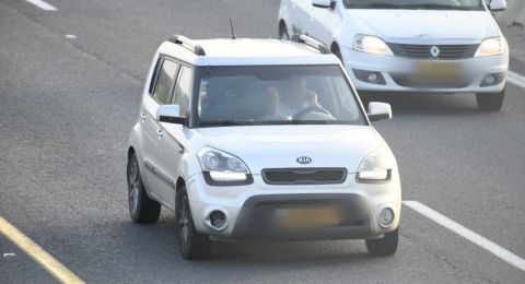 الشرطة تصوّركم خلال استخدام الهاتف أثناء القيادة .. وتحرر 6300 مخالفة آخر اسبوع