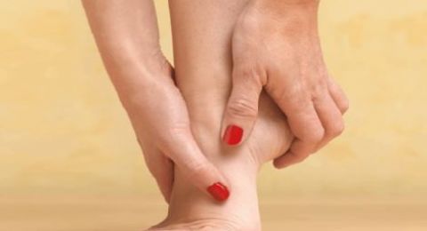 علامات تحذيرية على قدميك قد تكشف مشاكل صحية غير مرئية