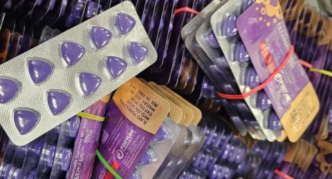 للمرة الثانية: إحباط محاولة تهريب 30 ألف حبة فياغرا في مطار بن غوريون