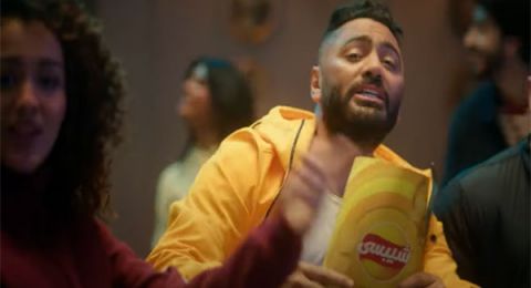 تامر حسني يلبي رغبة 