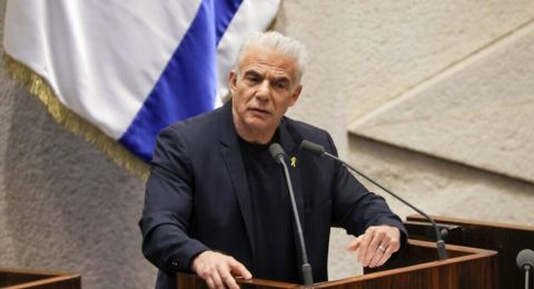 لبيد: حماس أظهرت مرونة لكن إسرائيل لا تتواصل مع الوسطاء