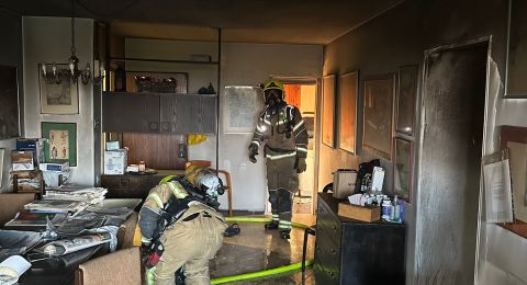 تل أبيب: إصابة خطيرة لمسِن جراء حريق في شقة سكنية