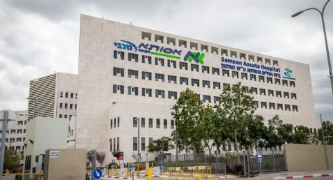 خطأ طبي خطير في مستشفى أسوتا: عملية جراحية أُجريت في العين الخاطئة