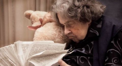 علماء يكتشفون مركبات طبيعية يمكن أن تحمي الدماغ من ألزهايمر