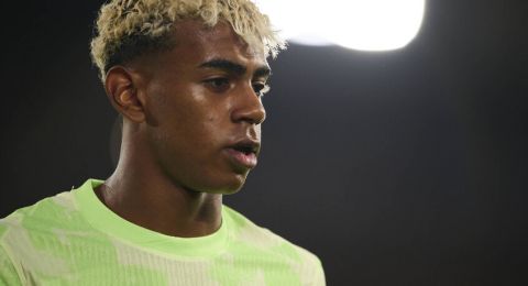 فيديو قديم يورط لامين جمال.. حركة غير لائقة تعود لتطارده