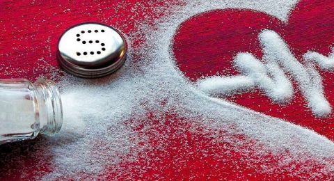 ارتفاع استهلاك الملح يسبب التهاب الدماغ ويزيد ضغط الدم