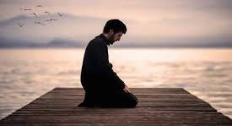 هل الصلاة وقت الشروق حرام؟.. مكروه ونهى عنه النبي عدا 6 ركعات