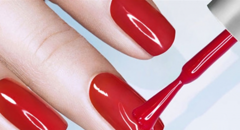 موجودة في طلاء الأظافر.. الاتحاد الأوروبي يحظر استخدام مادة مسرطنة!