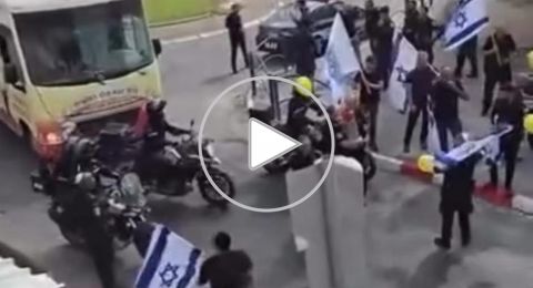 توتر في الناصرة: مجموعات دينية تحتفل بجلب كتاب توراة إلى كنيس في المسكوبية!