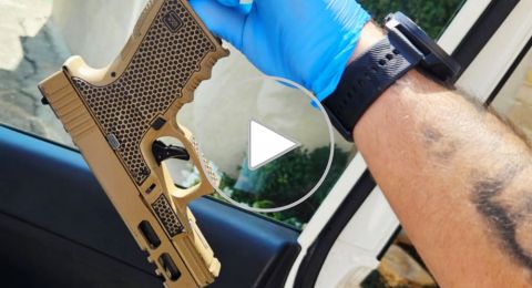 ضبط مسدسًا من نوع 